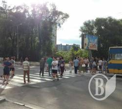 Чернігівці перекрили проспект Перемоги, через енергетиків - фото Чернігівці перекрили проспект Перемоги, через енергетиків - фото